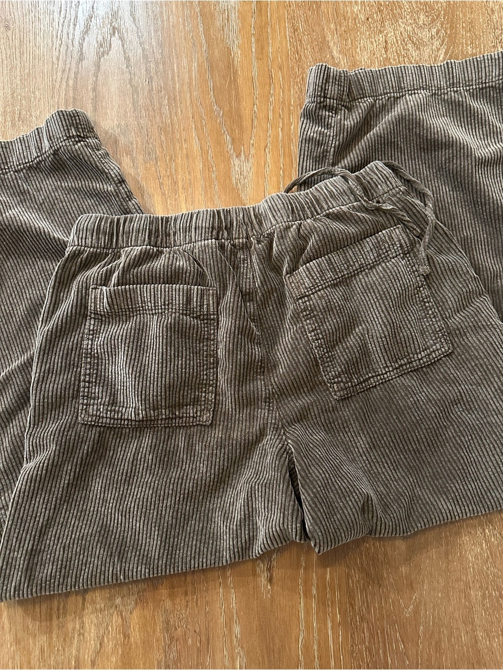 American Eagle Women’s Low-Rise Baggy Wide Leg Corduroy Pants - Picture 3 of 5